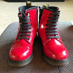 Kids Dr. Martens Delaney UK10/ US11 Patent Red GUC